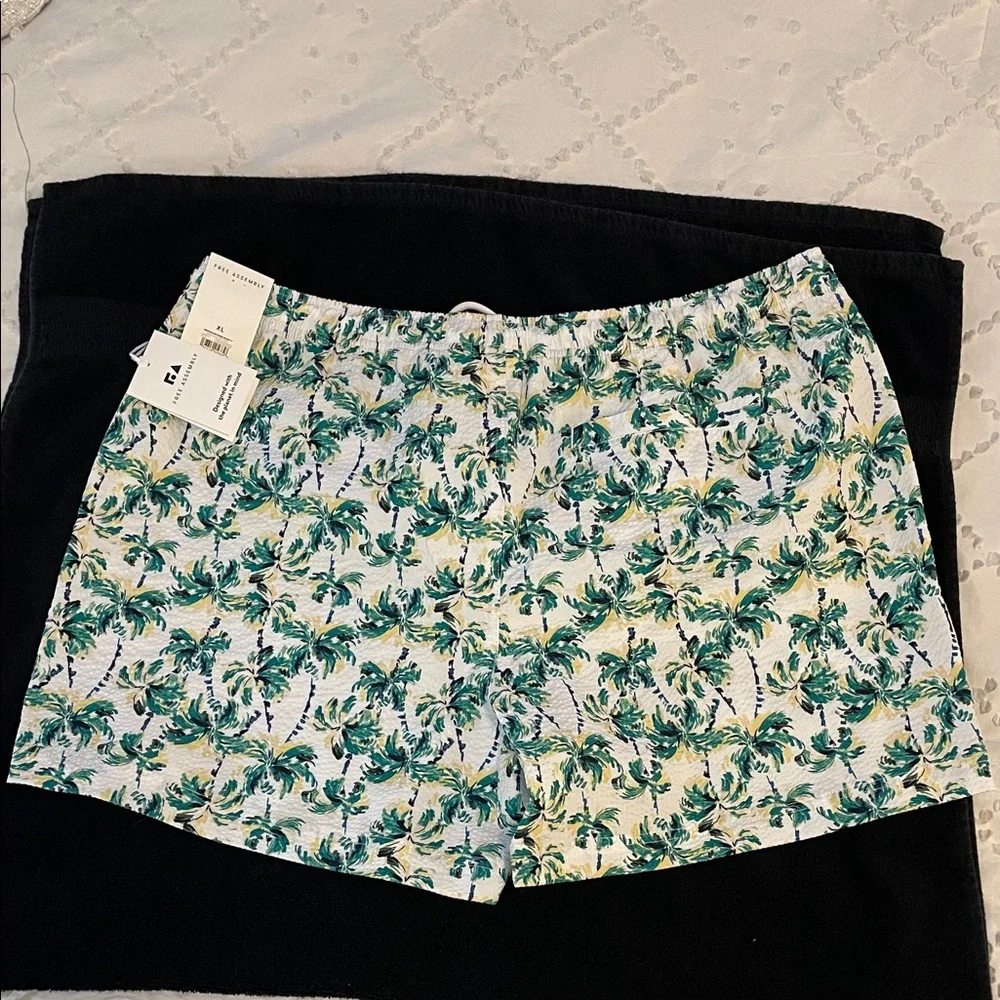 Men's Tropical Palm Swim Trunks - Green and White 5 inch inseam nwt XL